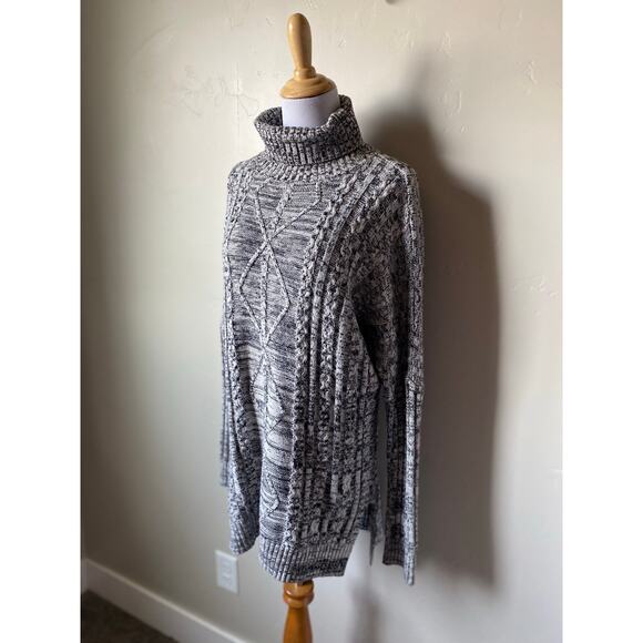 Lumiere Long Gray Chunky Asymmetrical Turtleneck Pullover Sweater- Size Medium - Picture 9 of 9